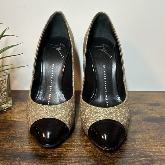 Giuseppe Zanotti Stiletto Pumps - Picture 4 of 12